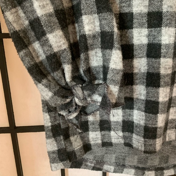Zara Black and White Plaid Sweater - Picture 2 of 2